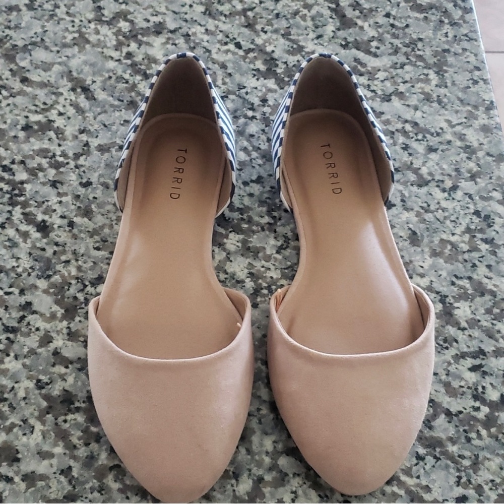 Torrid 9W Beige Flats